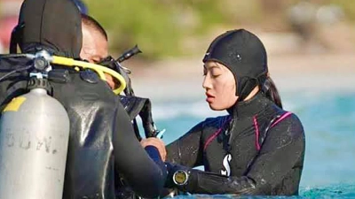 ทัพเรือ ทูลเกล้าฯถวายเครื่องหมายSEAL แด่ "พันเอกหญิง เจ้าฟ้าสิริวัณณวรีฯ"