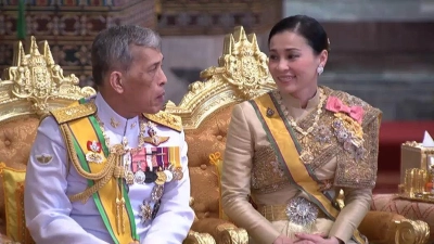 ในหลวง ช่วยวิกฤตการแพร่ระบาดโควิด-19 พระราชทานทรัพย์ 2.8 พันล้าน ในหลวง ช่วยวิกฤตการแพร่ระบาดโควิด-19 พระราชทานทรัพย์ 2.8 พันล้าน