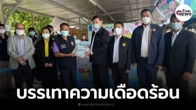 พีระศักดิ์ พอจิต ยกก๊วน ส.ว. มอบหน้ากากอนามัย ให้ จนท.ด่านหน้า พีระศักดิ์ พอจิต ยกก๊วน ส.ว. มอบหน้ากากอนามัย ให้ จนท.ด่านหน้า