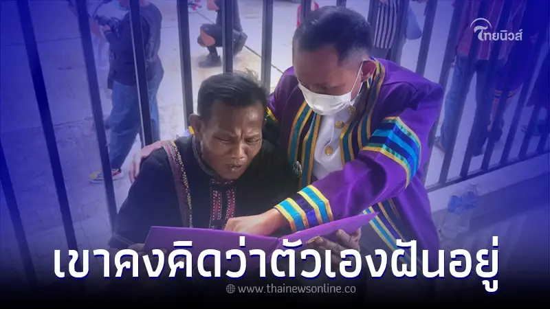 ลูกชายให้พ่อดูชื่อบนปริญญา เล่าเบื้องหลังกว่าจะมีวันนี้ ชาวเน็ตน้ำตาไหล ลูกชายให้พ่อดูชื่อบนปริญญา เล่าเบื้องหลังกว่าจะมีวันนี้ ชาวเน็ตน้ำตาไหล