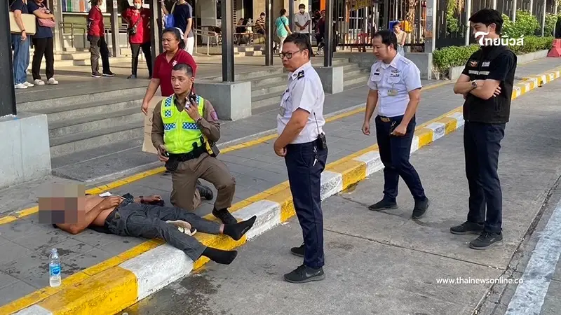 ตำรวจสายตรวจ ทำ CPR ช่วยผู้ป่วยวูบคาวินรถตู้ ตำรวจสายตรวจ ทำ CPR ช่วยผู้ป่วยวูบคาวินรถตู้