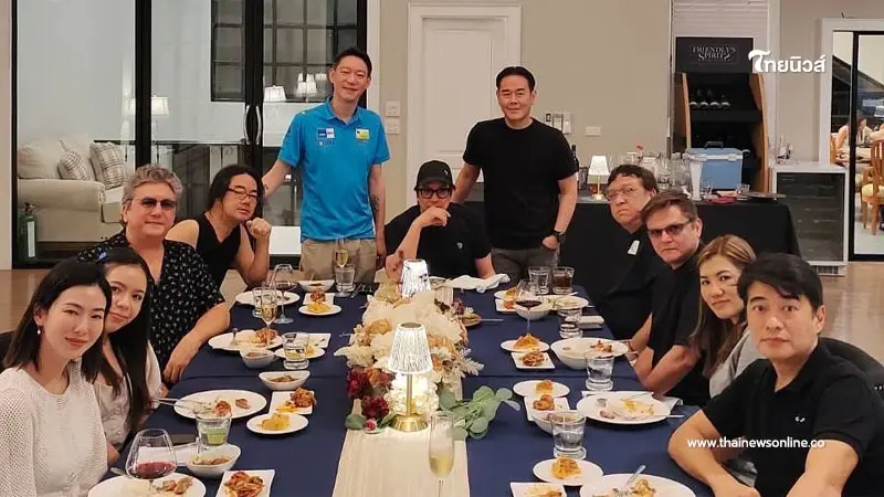 "จิน จรินทร์" เผยภาพแก๊งเพื่อนแต่ชาวเน็ตหลุดโฟกัส สาวสวยนั่งร่วมโต๊าะ "จิน จรินทร์" เผยภาพแก๊งเพื่อนแต่ชาวเน็ตหลุดโฟกัส สาวสวยนั่งร่วมโต๊าะ