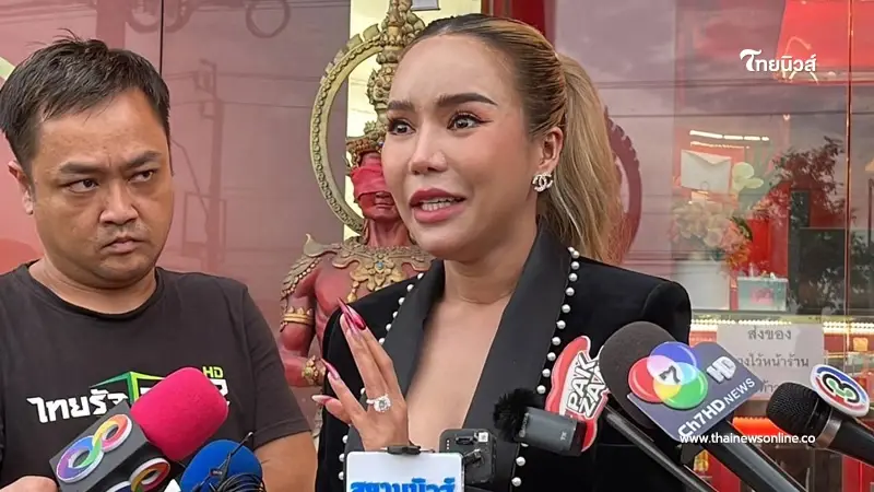 ปักหมุด เพจดังรู้แล้ว ใครแบ็คใหญ่ "แม่ตั๊ก" เตรียมแฉต่อรัวๆ ปักหมุด เพจดังรู้แล้ว ใครแบ็คใหญ่ "แม่ตั๊ก" เตรียมแฉต่อรัวๆ