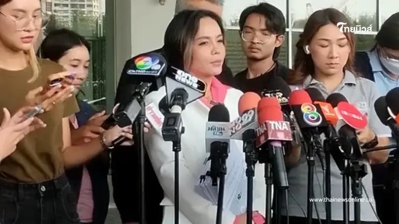 "กฤษอนงค์" ฝากข้อความเดือด หลังมีคนวนเวียนแถวบ้าน วอนอย่ายุ่งกับลูก-พ่อ "กฤษอนงค์" ฝากข้อความเดือด หลังมีคนวนเวียนแถวบ้าน วอนอย่ายุ่งกับลูก-พ่อ
