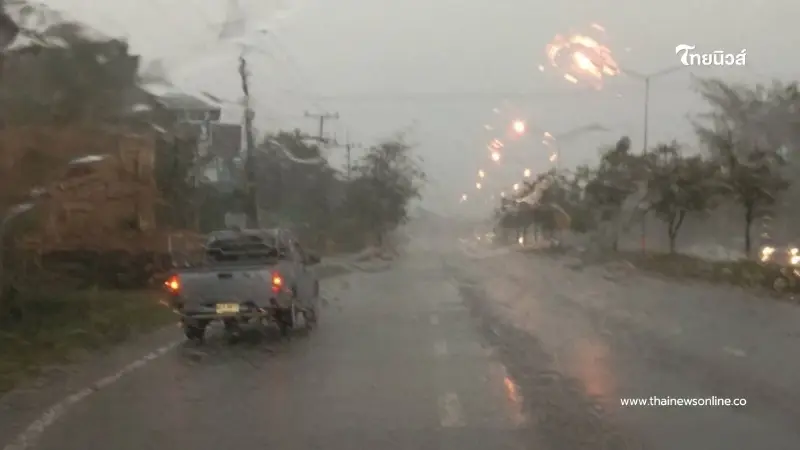 พยากรณ์อากาศวันนี้ กรมอุตุฯ เตือนพื้นที่ 2 ภาค ฝนตกหนัก กทม.โดนด้วย พยากรณ์อากาศวันนี้ กรมอุตุฯ เตือนพื้นที่ 2 ภาค ฝนตกหนัก กทม.โดนด้วย