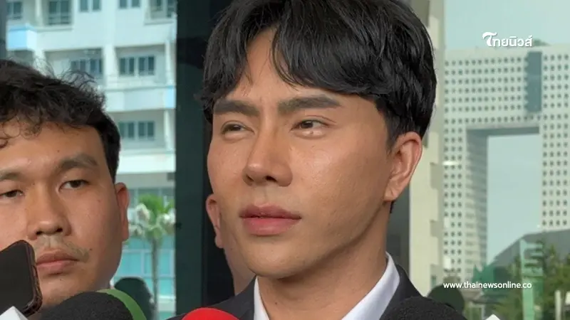 เพจดังแฉ "บอสพอล" โพสต์มีขบวนการ "ล้มดิไอค่อน" ถึงลบแล้วแต่แคปทัน เพจดังแฉ "บอสพอล" โพสต์มีขบวนการ "ล้มดิไอค่อน" ถึงลบแล้วแต่แคปทัน