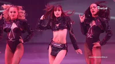 เซอร์ไพรส์ทุกชุด ลิซ่า แซ่บไฟลุก ฟาดเรียบบนเวทีแฟชั่นโชว์นางฟ้าวิคตอเรีย