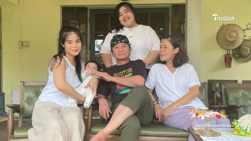 "ปู พงษ์สิทธิ์" พูดกับหลานสาว ประโยคสั้นๆ คนเป็นแม่เลี้ยงเดี่ยวน้ำตาไหล "ปู พงษ์สิทธิ์" พูดกับหลานสาว ประโยคสั้นๆ คนเป็นแม่เลี้ยงเดี่ยวน้ำตาไหล