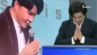 เบื้องหลัง ลูกข่าย ถือพวงมาลัยดอกมะลิ ก้มกราบ "บอสพอล" คลอเพลงพระคุณที่ 3