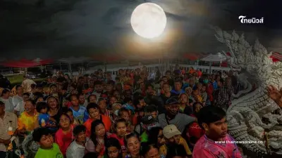 หนึ่งปีมีครั้งเดียว อาบน้ำเพ็ญ ที่วัดสุทัศนเทพวราราม