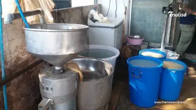 ตร. บุกรวบคนจีนลอบตั้งโรงงานเต้าหู้เถื่อน ย่านห้วยขวาง ส่งขายร้านอาหารจีน