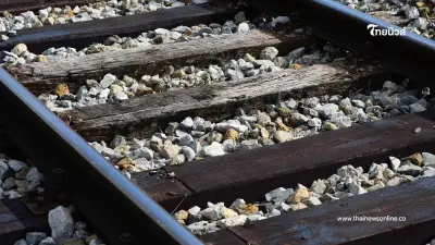 นทท.สาวขึ้นรถไฟความเร็วสูง ก่อนโพสต์ท่าฮิต สุดท้ายจบไม่สวย