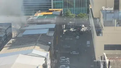 ระทึก ไฟไหม้อาคาร 4 ชั้น ควันพวยพุ่ง จนท.เข้าคุมสถานการณ์แล้ว