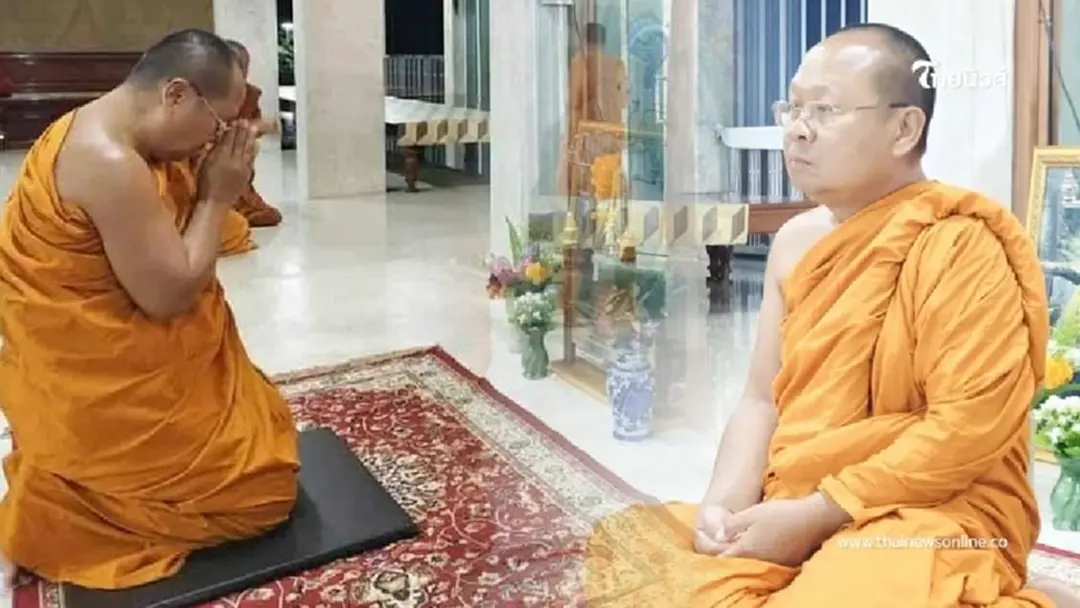 เปิดภาพนาทีลาสิกขา "เจ้าคุณอาชว์" เจ้าอาวาสวัดตรีทศเทพ เปิดภาพนาทีลาสิกขา "เจ้าคุณอาชว์" เจ้าอาวาสวัดตรีทศเทพ