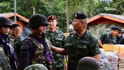 ผบ.ทบ. ลงพื้นที่ตรวจเยี่ยมให้กำลังทหารที่ประจำการในพื้นที่ ผบ.ทบ. ลงพื้นที่ตรวจเยี่ยมให้กำลังทหารที่ประจำการในพื้นที่