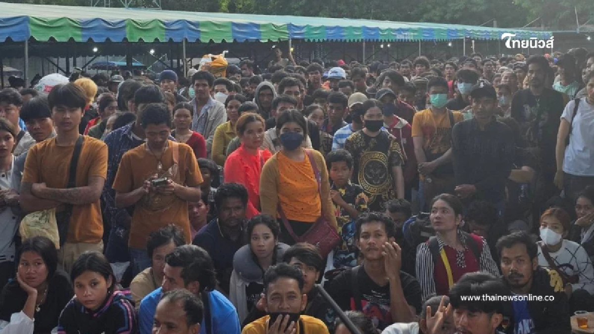 แนวชายแดนระอุ! ชาวกัมพูชานับพันแห่กลับประเทศผ่านด่านจันทบุรี