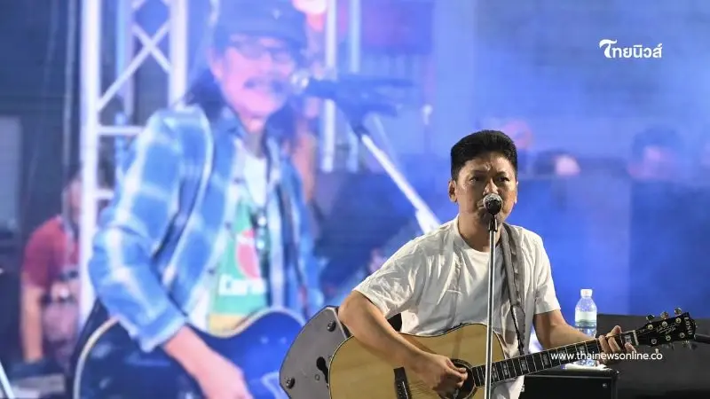 เสก โลโซ นำวงมีนบุรีขึ้นเวที แอ๊ด คาราบาว ร่วมแจมคอนเสิร์ต