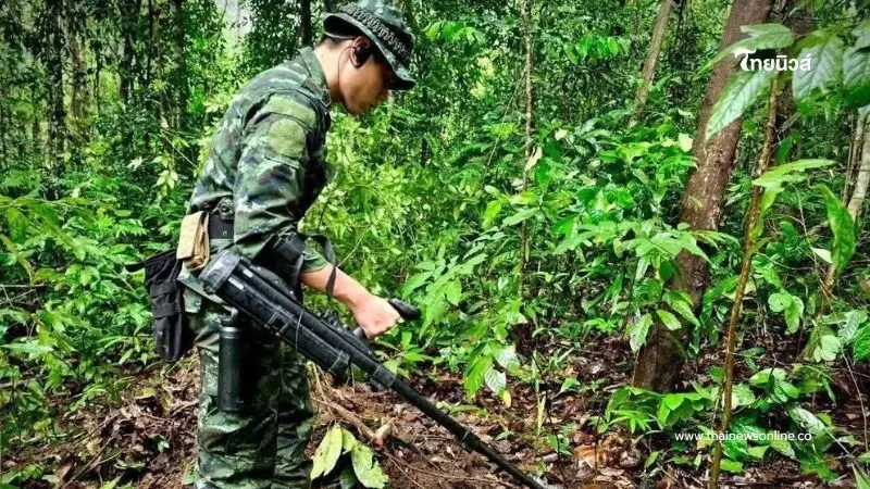 ทหารช่าง ช.พัน.6 พบสนามทุ่นระเบิดใหม่หลายร้อยลูกพื้นที่ช่องบก ทหารช่าง ช.พัน.6 พบสนามทุ่นระเบิดใหม่หลายร้อยลูกพื้นที่ช่องบก