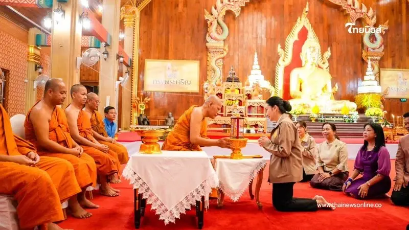 แพทองธาร ลงพื้นที่เยี่ยมชมชุมชนทำเทียนพรรษา ใช้ในงานแห่เทียน