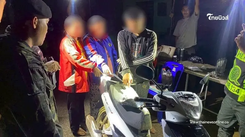สกัดจับหนุ่มวัย 22 ซุกยาเสพติดในโคมไฟหน้ารถมอเตอร์ไซค์