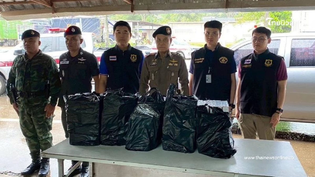 จับรถสิบล้อขนบุหรี่เถื่อน มูลค่าเปรียบเทียบปรับกว่า 2.5 ล้านบาท จับรถสิบล้อขนบุหรี่เถื่อน มูลค่าเปรียบเทียบปรับกว่า 2.5 ล้านบาท