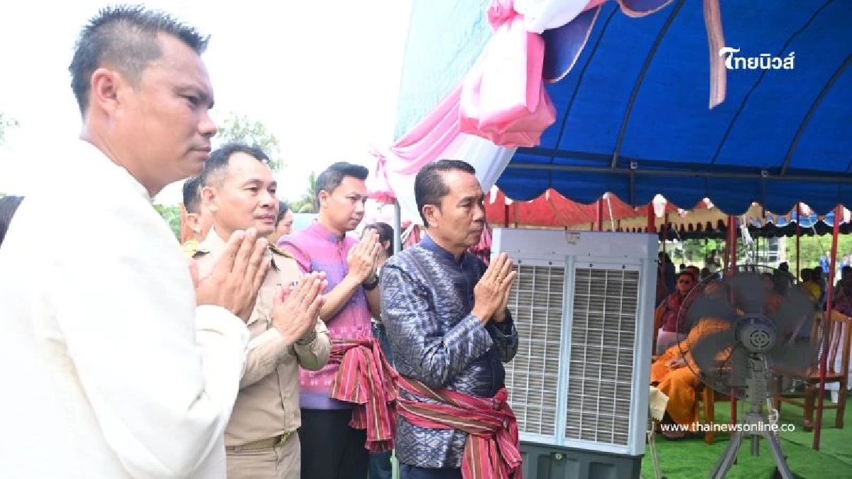 ธีรรัตน์ นำชาวเชียงยืนวางศิลาฤกษ์ หอประชุมอำเภอเชียงยืน