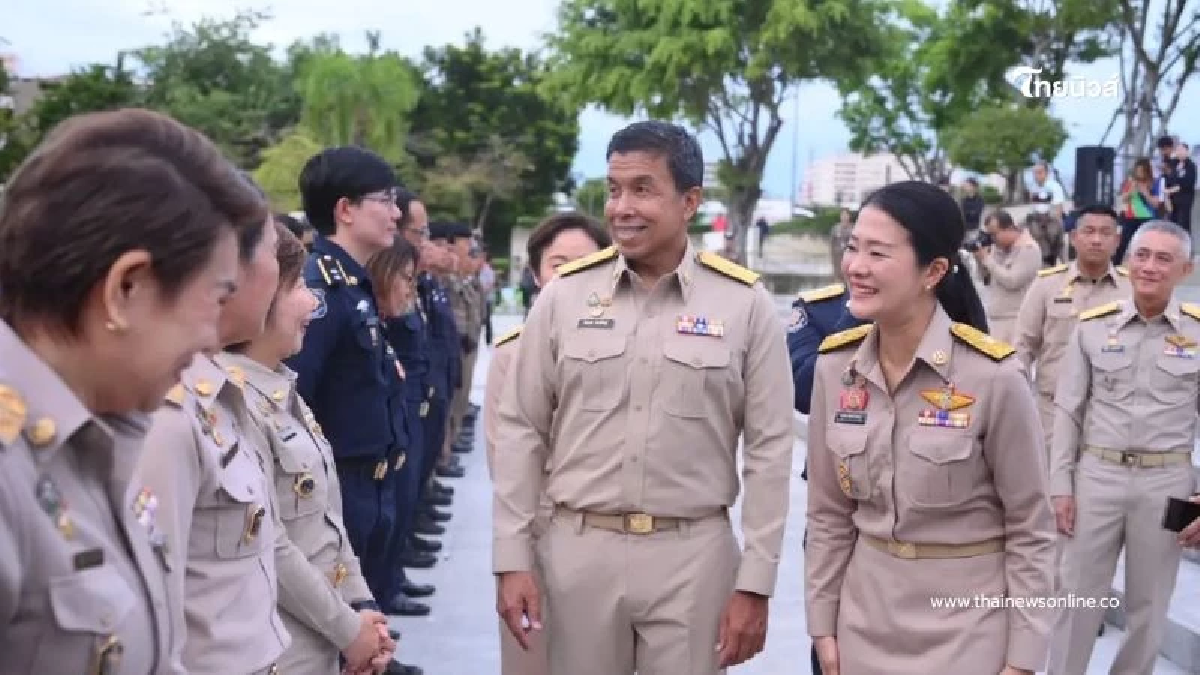 ธีรรัตน์ จับมือ ชัชชาติ ปล่อยแถวปฏิบัติการ "No Drugs No Dealers"