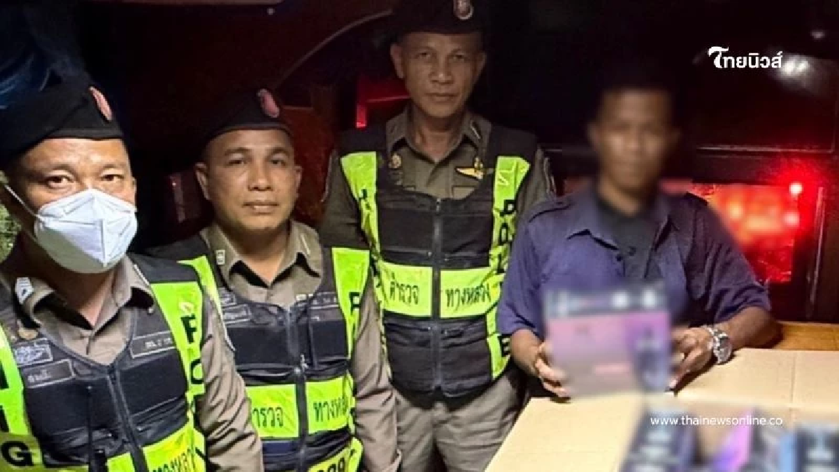 รวบหนุ่มขับมินิบัสลอบขนบุหรี่ไฟฟ้ากว่า 1,400 ชิ้น จากตากใบ