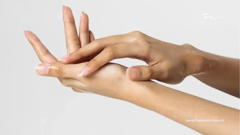 เคล็ดลับมือสวย สาวออฟฟิศวัย 40+ ไม่เหี่ยวคล้ำ แม้เจอแอร์ทุกวัน เคล็ดลับมือสวย สาวออฟฟิศวัย 40+ ไม่เหี่ยวคล้ำ แม้เจอแอร์ทุกวัน