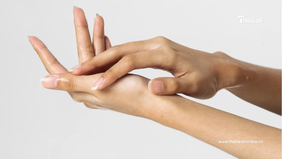 เคล็ดลับมือสวย สาวออฟฟิศวัย 40+ ไม่เหี่ยวคล้ำ แม้เจอแอร์ทุกวัน