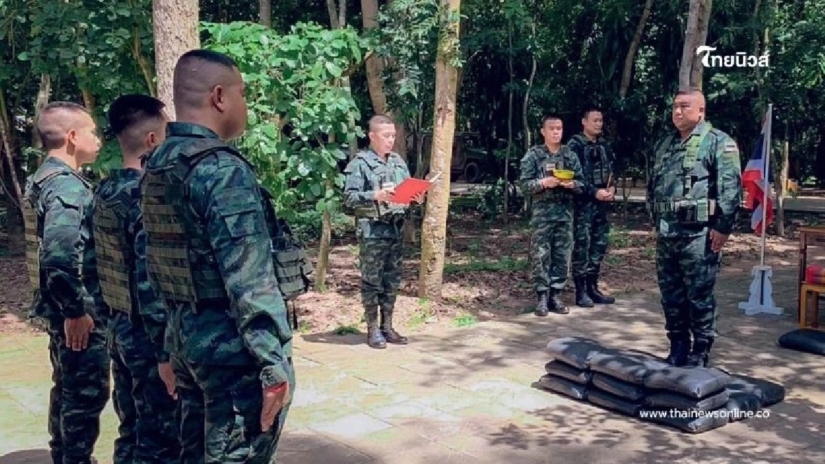 ประดับยศกลางสนามรบ 3 นาย คือเกียรติภูมิแห่งนักรบผู้กล้า! ประดับยศกลางสนามรบ 3 นาย คือเกียรติภูมิแห่งนักรบผู้กล้า!