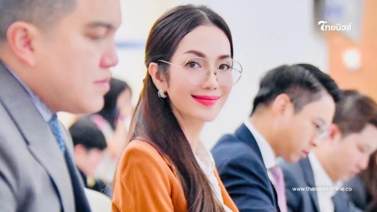 “อ๋อม สกาวใจ” ประกาศยืนหยัดเพื่อไทย เผยทักษิณคือแรงบันดาลใจ “อ๋อม สกาวใจ” ประกาศยืนหยัดเพื่อไทย เผยทักษิณคือแรงบันดาลใจ