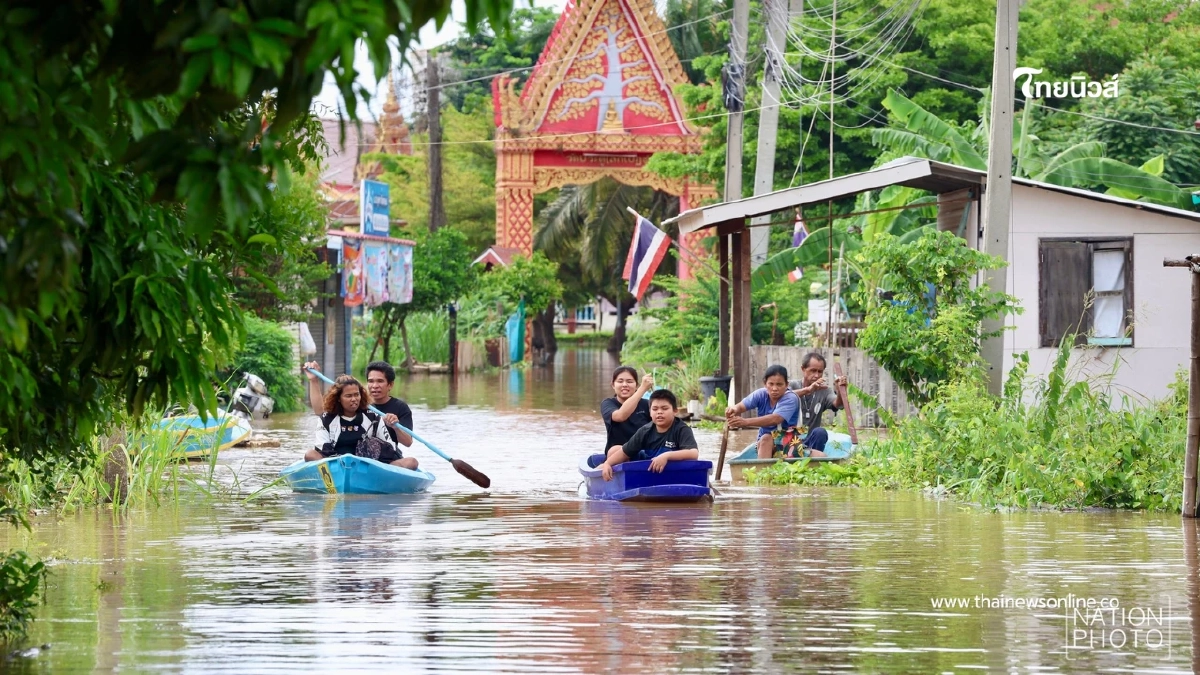 น้ำเจ้าพระยาทะลักท่วมอยุธยา 5 อำเภอ เดือดร้อนกว่า หมื่นครัวเรือน น้ำเจ้าพระยาทะลักท่วมอยุธยา 5 อำเภอ เดือดร้อนกว่า หมื่นครัวเรือน