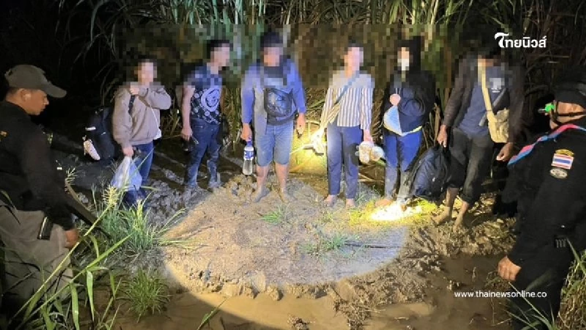 กกล.บูรพาฯ สกัดจับ 9 ชาวกัมพูชา ลอบข้ามแดนหนีความอดอยาก กกล.บูรพาฯ สกัดจับ 9 ชาวกัมพูชา ลอบข้ามแดนหนีความอดอยาก