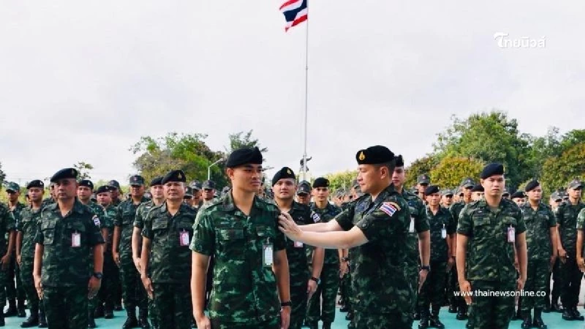 ประดับอาร์มธงชาติไทยให้กับกำลังพล ตามนโยบายของกองทัพบก
