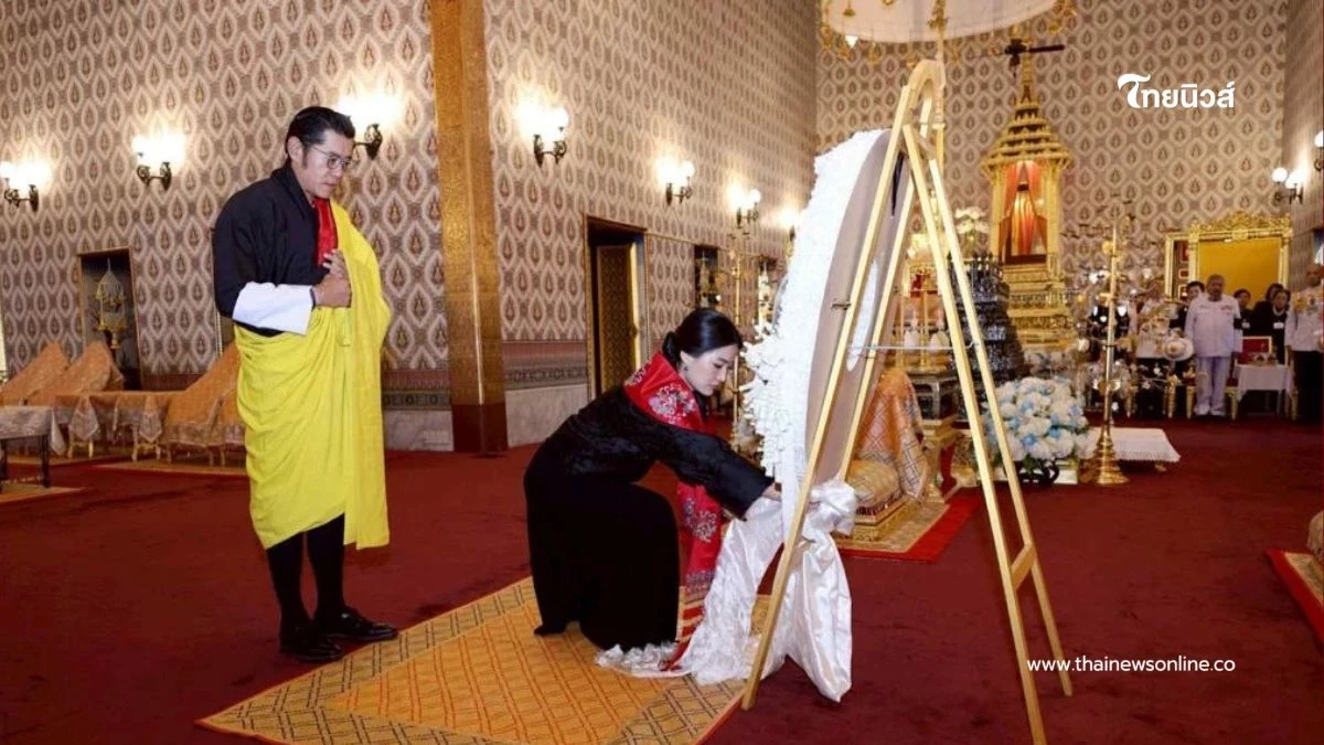 เปิดความหมาย "คะตะ" ผ้าอาลัยบริสุทธิ์ จากกษัตริย์จิกมี ถึงสมเด็จพระพันปีหลวง