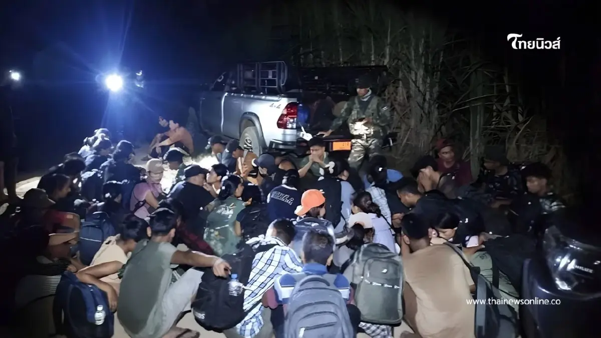 ทหารพราน 35 สกัดจับต่างด้าวทะลักเข้าไทยกลางดึก ยึดรถขนคน 3 คันรวด ทหารพราน 35 สกัดจับต่างด้าวทะลักเข้าไทยกลางดึก ยึดรถขนคน 3 คันรวด