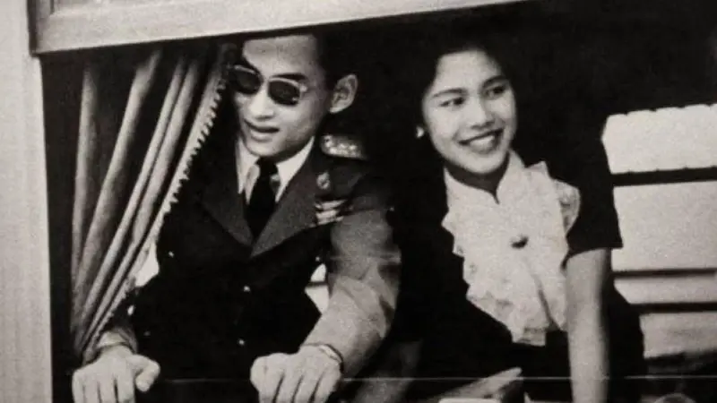 "รักแรกเกลียด" ตำนานในหลวง ร.9 ทรงล้อ "สาวน้อยหน้างอ" ตลอด "รักแรกเกลียด" ตำนานในหลวง ร.9 ทรงล้อ "สาวน้อยหน้างอ" ตลอด