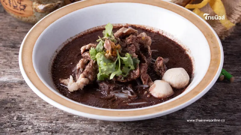 ต้องรู้ก่อนสั่ง ก๋วยเตี๋ยวเรือ vs ก๋วยเตี๋ยวน้ำตก ต่างกันอย่างไร