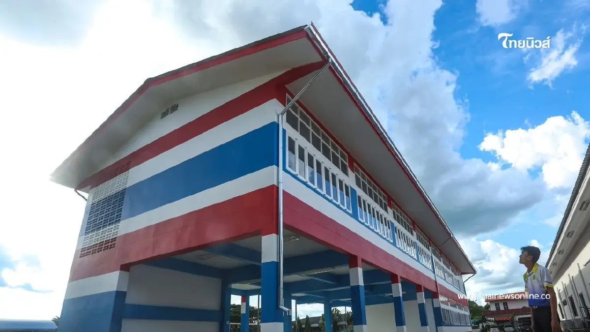 ทาสีด้วยหัวใจรักชาติ อาคารเรียนใหม่โรงเรียนปราสาท จ.สุรินทร์