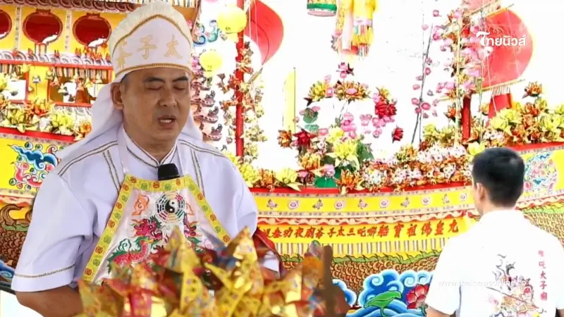 แน่นศาล แห่ส่องเลขเรือสำเภาในพิธีกินเจ สายเสี่ยงโชคเล็งเก็บ แน่นศาล แห่ส่องเลขเรือสำเภาในพิธีกินเจ สายเสี่ยงโชคเล็งเก็บ