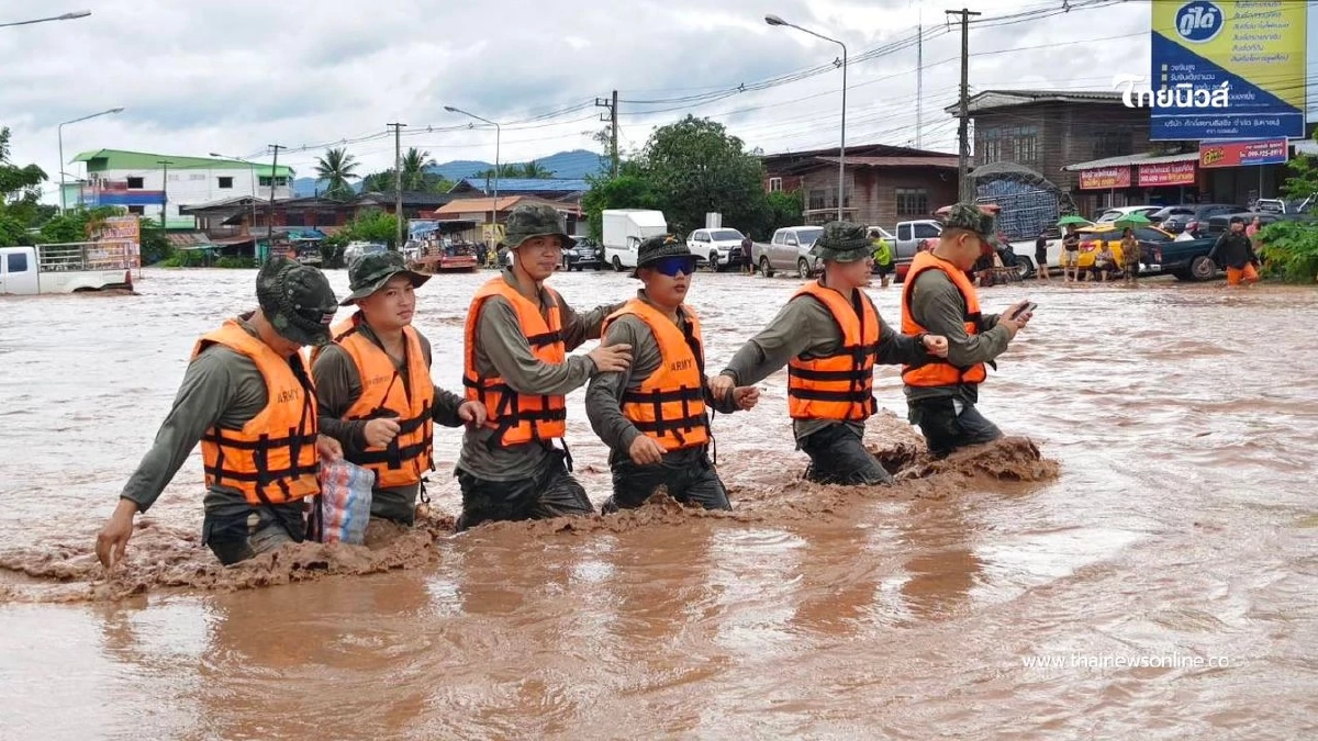 ทหาร มทบ.35 ระดมกำลังช่วยเหลือประชาชนในพื้นที่จังหวัดอุตรดิตถ์ ทหาร มทบ.35 ระดมกำลังช่วยเหลือประชาชนในพื้นที่จังหวัดอุตรดิตถ์