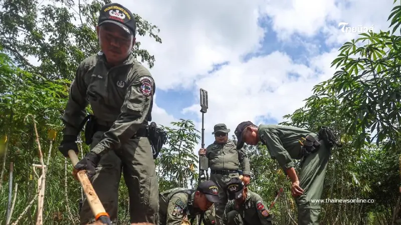 EOD เร่งทำลายหัวจรวด BM-21 ของกัมพูชาในพื้นที่ อ.น้ำยืน ต่อเนื่อง