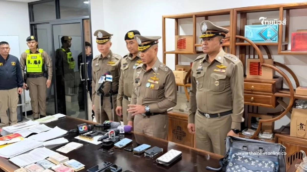 รอง ผบ.ตร. จับชายชาวจีนหนีคดีกบดาน พบมีหมายน้ำเงินตำรวจสากล รอง ผบ.ตร. จับชายชาวจีนหนีคดีกบดาน พบมีหมายน้ำเงินตำรวจสากล