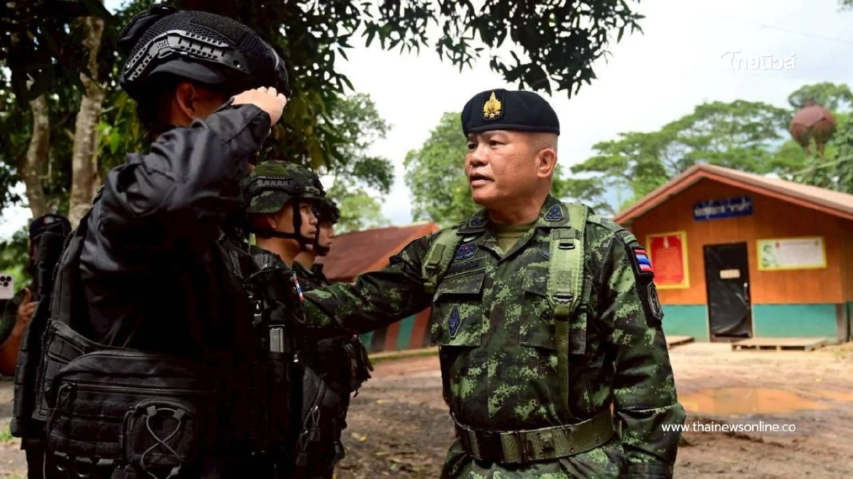 แม่ทัพภาคที่ 2 ลงพื้นที่ตรวจแนวชายแดนไทย–กัมพูชา กำชับเข้ม