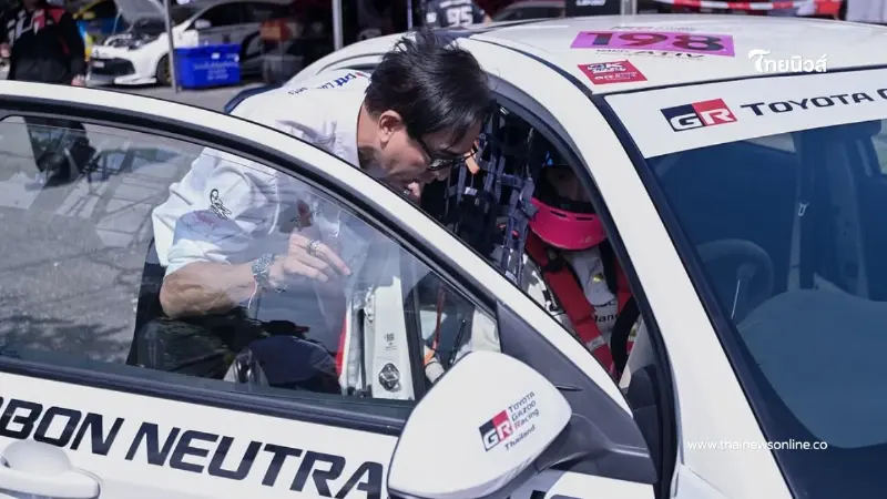 พ่อพีทปลื้มสุด! ลูกๆผงาดคว้าแชมป์คู่ ปิดฤดูกาลแข่งรถปี 68 พ่อพีทปลื้มสุด! ลูกๆผงาดคว้าแชมป์คู่ ปิดฤดูกาลแข่งรถปี 68