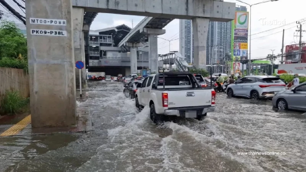 “ถนนแจ้งวัฒนะ” อัมพาตทั้งเส้น น้ำท่วมขังสูงจมทุกช่องทางจราจร “ถนนแจ้งวัฒนะ” อัมพาตทั้งเส้น น้ำท่วมขังสูงจมทุกช่องทางจราจร