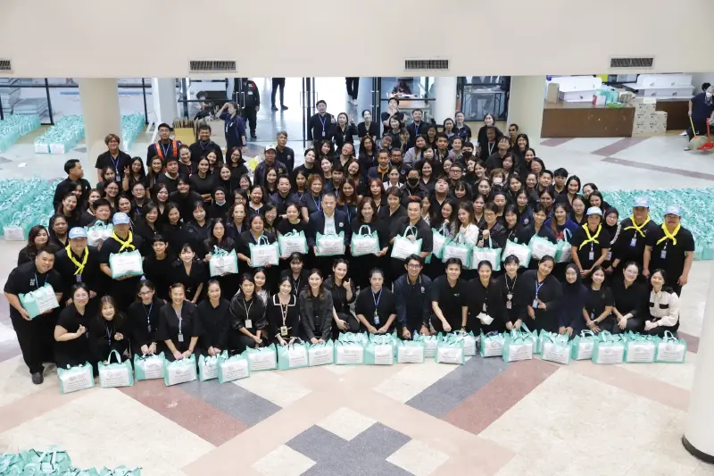 พลังแห่งการให้"กทท."ผนึกกำลังบรรจุ 1,000 ชุด ส่งใจช่วยพี่น้องชาวใต้