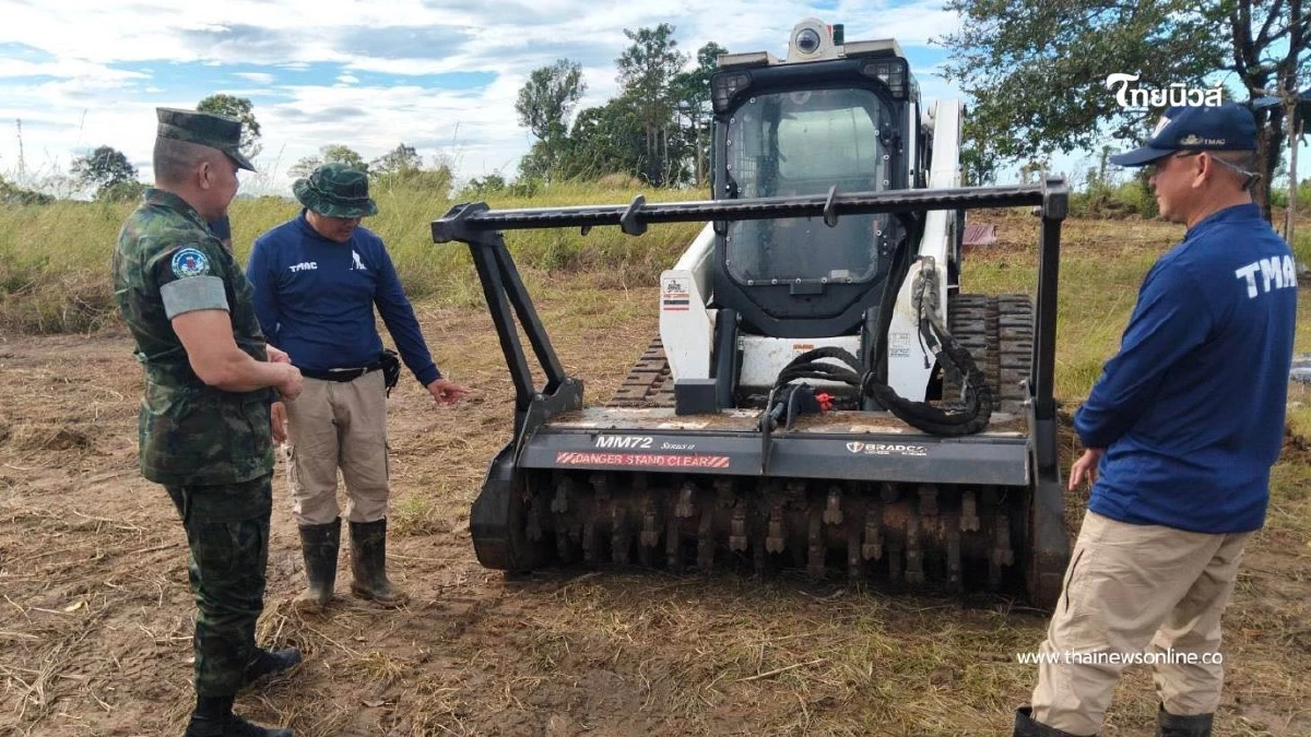 ผอ.ศทช. ลงพื้นที่ตราด ส่งมอบเครื่องเก็บกู้ทุ่นระเบิด ผอ.ศทช. ลงพื้นที่ตราด ส่งมอบเครื่องเก็บกู้ทุ่นระเบิด