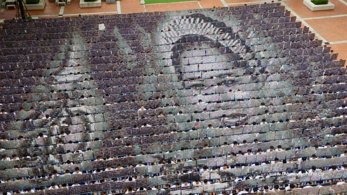 นักเรียนอัสสัมชัญ 1,250 คน แปรอักษรถวายสมเด็จพระพันปีหลวง นักเรียนอัสสัมชัญ 1,250 คน แปรอักษรถวายสมเด็จพระพันปีหลวง